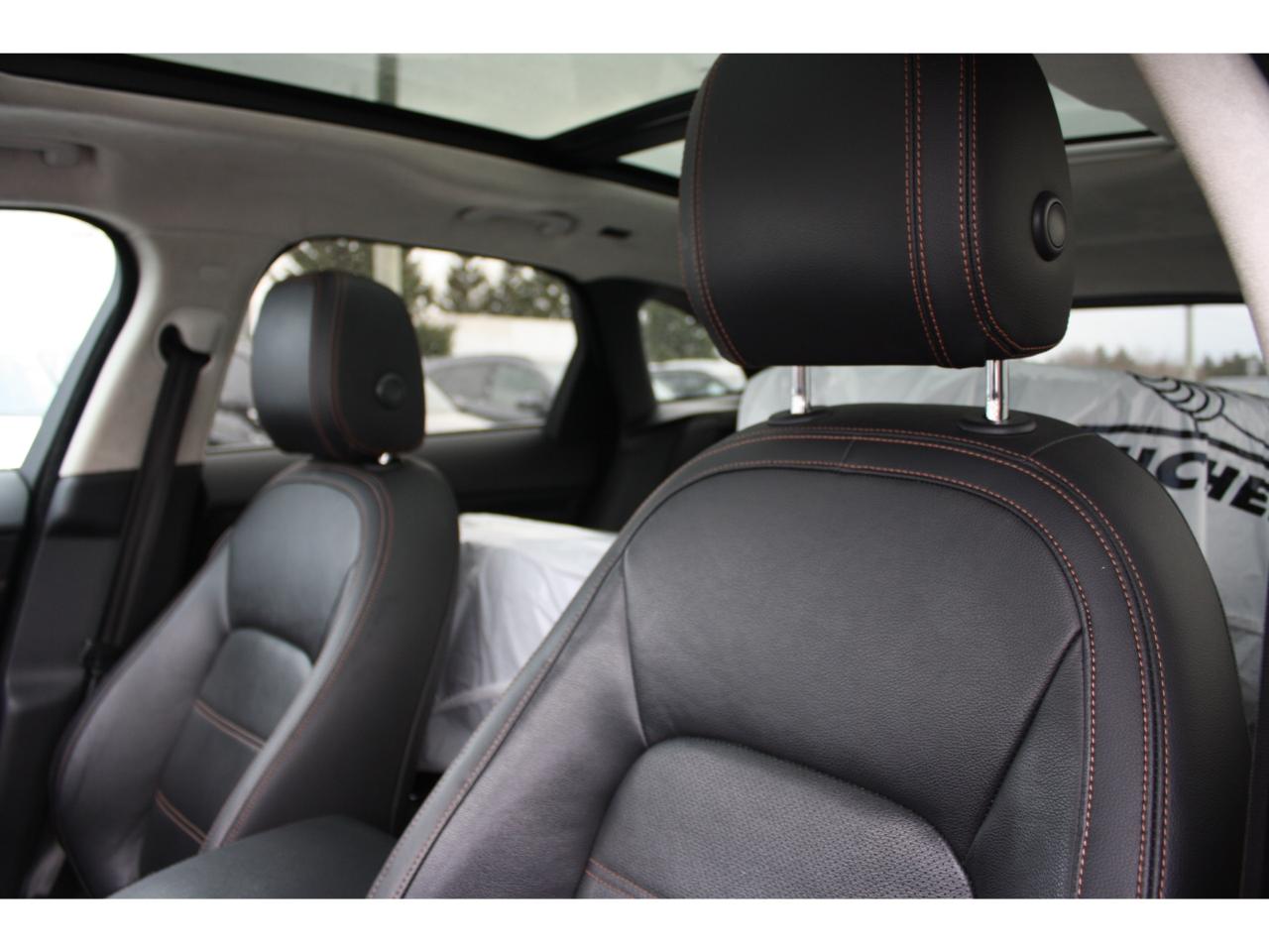 2019 Jaguar F-PACE 20d AWD Prestige / Leather / Heated Seats / Nav Photo