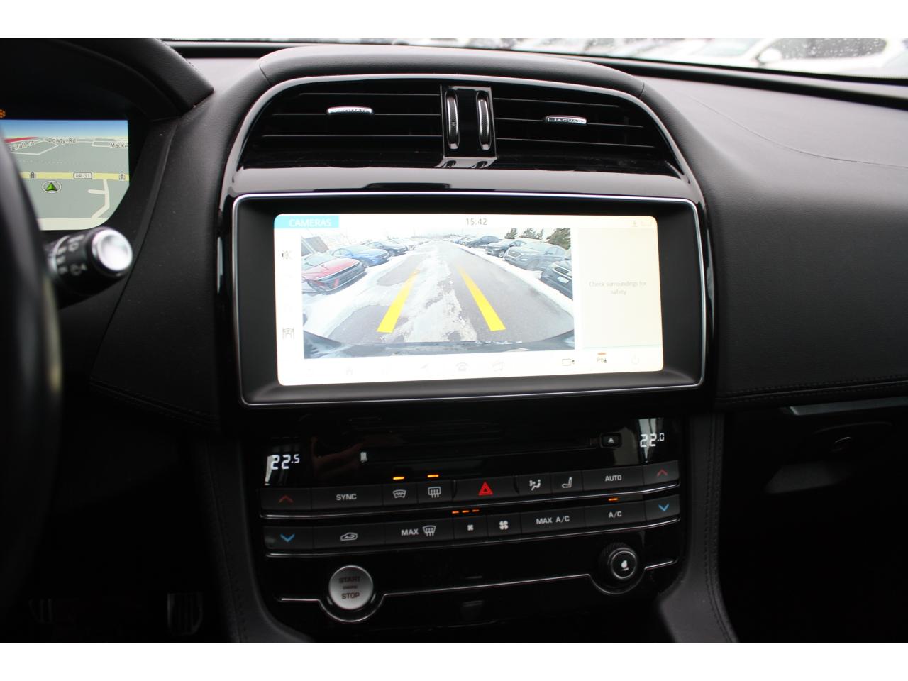 2019 Jaguar F-PACE 20d AWD Prestige / Leather / Heated Seats / Nav Photo