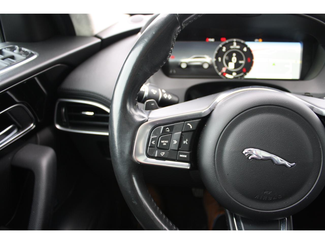 2019 Jaguar F-PACE 20d AWD Prestige / Leather / Heated Seats / Nav Photo