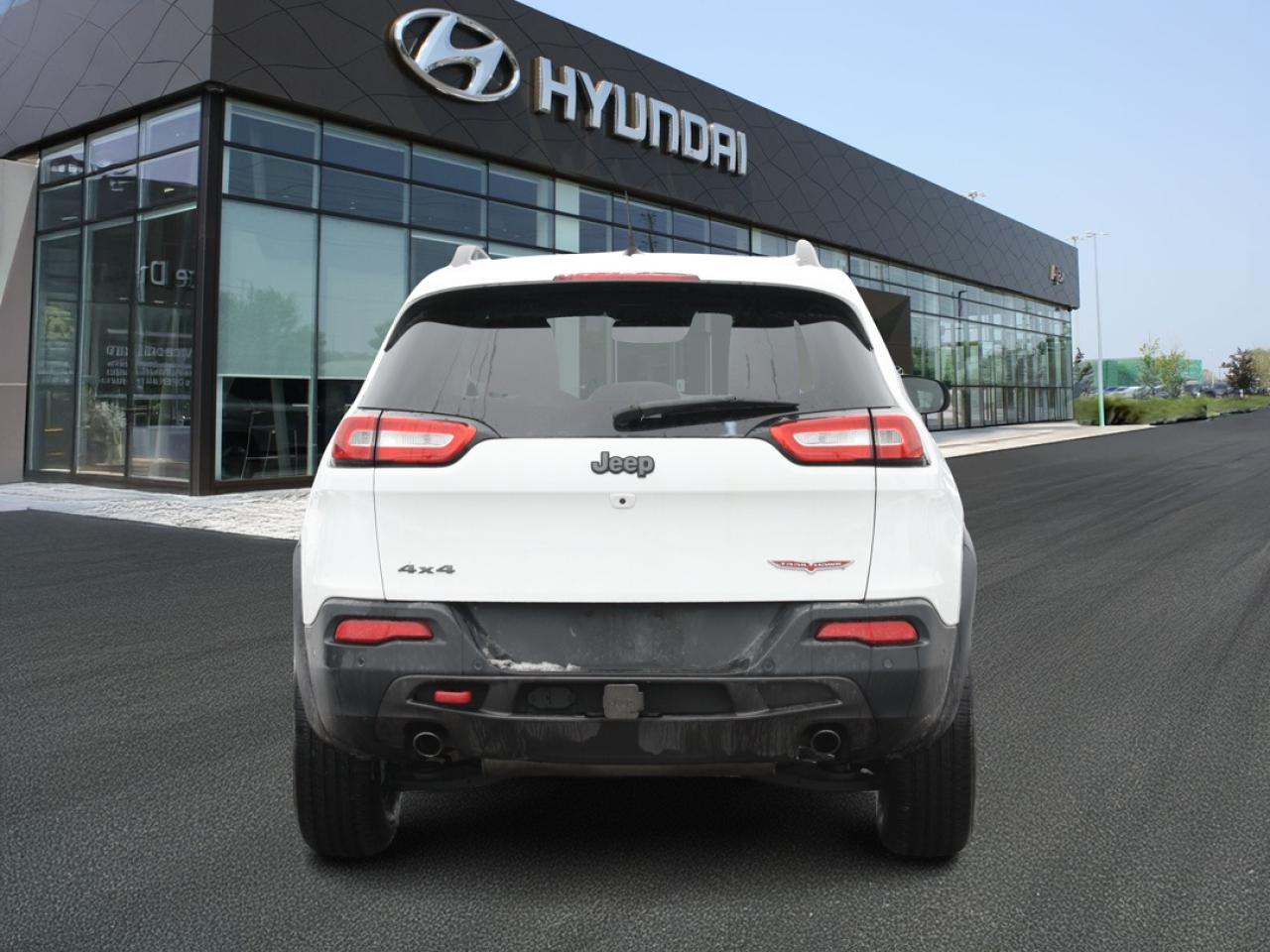 2015 Jeep Cherokee Trailhawk / Heated Seats / Leather /  As-Is Spec Photo4