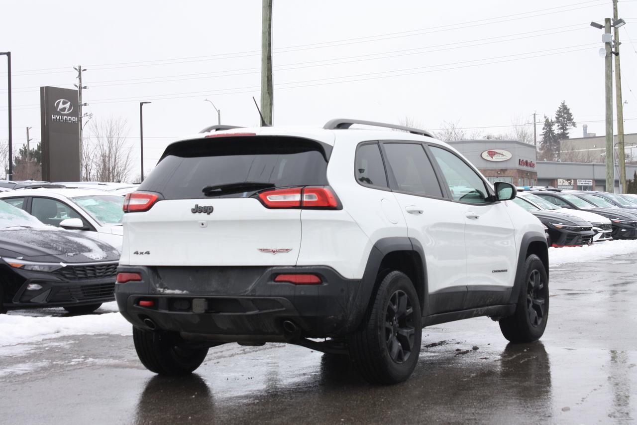 2015 Jeep Cherokee Trailhawk / Heated Seats / Leather /  As-Is Spec Photo4