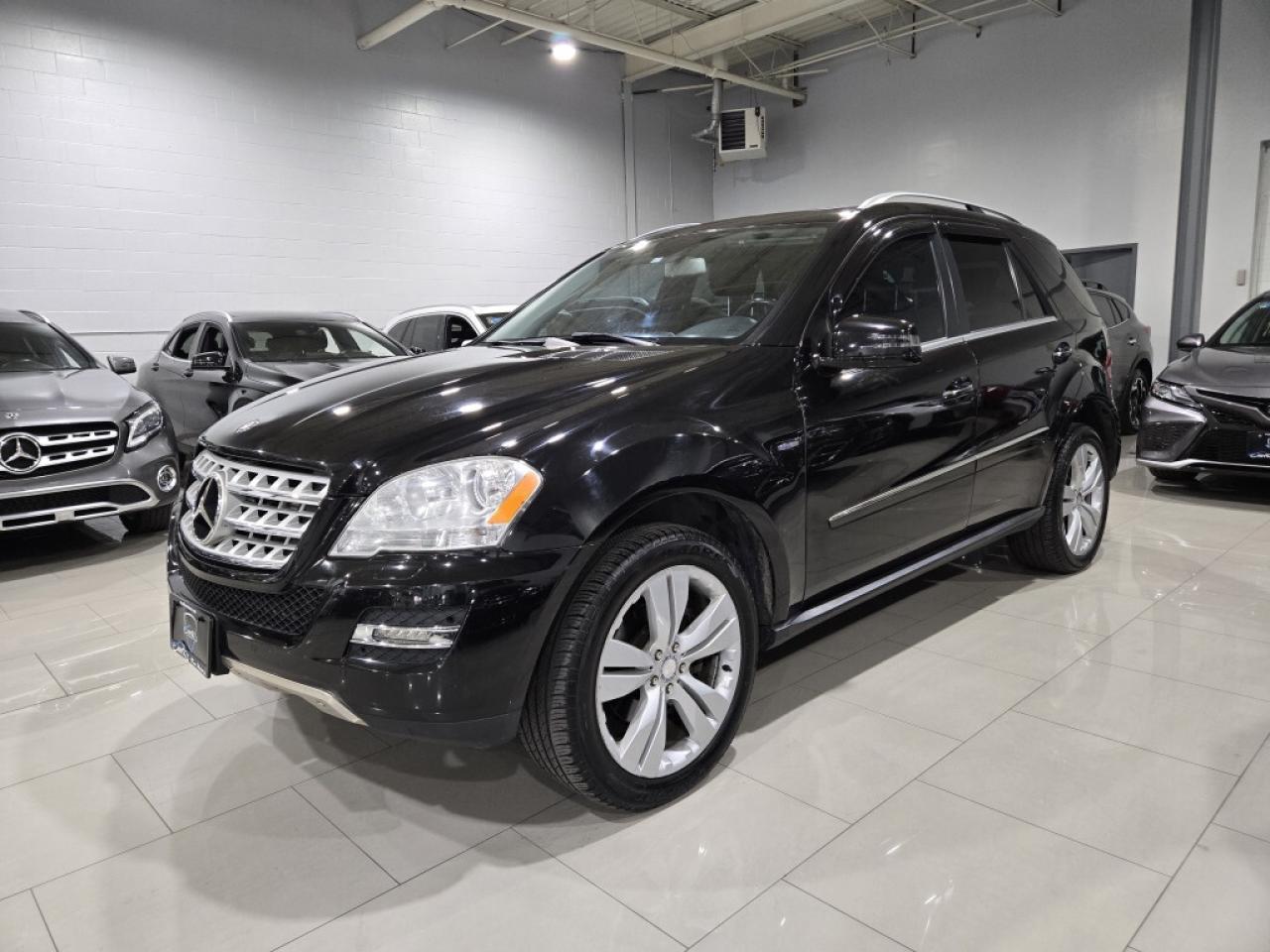 2011 Mercedes-Benz M-Class 4MATIC ML350 BlueTEC Blindspot Assist Navigation B Photo3