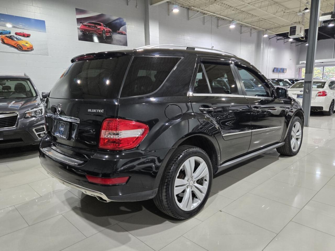 2011 Mercedes-Benz M-Class 4MATIC ML350 BlueTEC Blindspot Assist Navigation B Photo