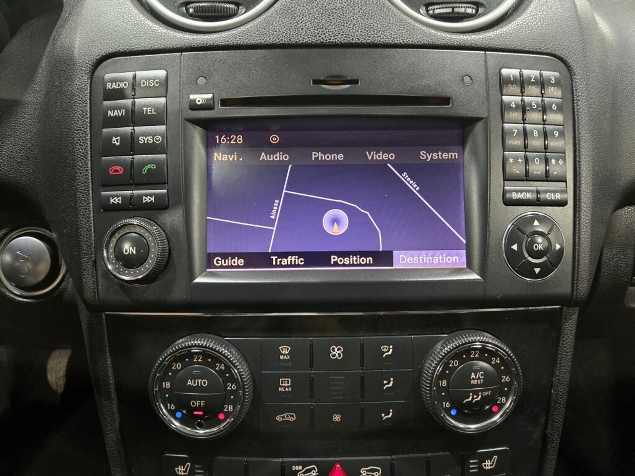 2011 Mercedes-Benz M-Class 4MATIC ML350 BlueTEC Blindspot Assist Navigation B Photo