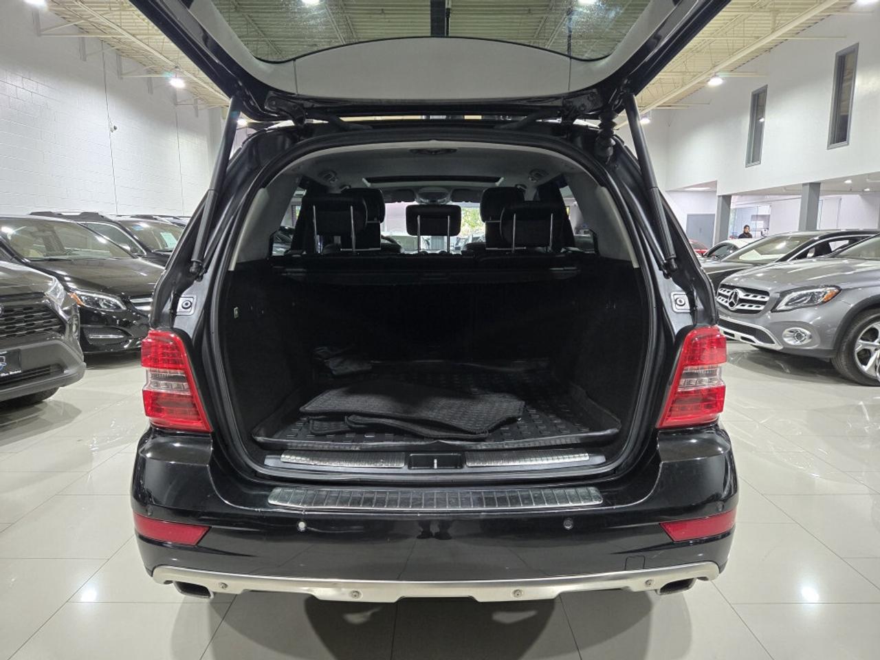 2011 Mercedes-Benz M-Class 4MATIC ML350 BlueTEC Blindspot Assist Navigation B Photo