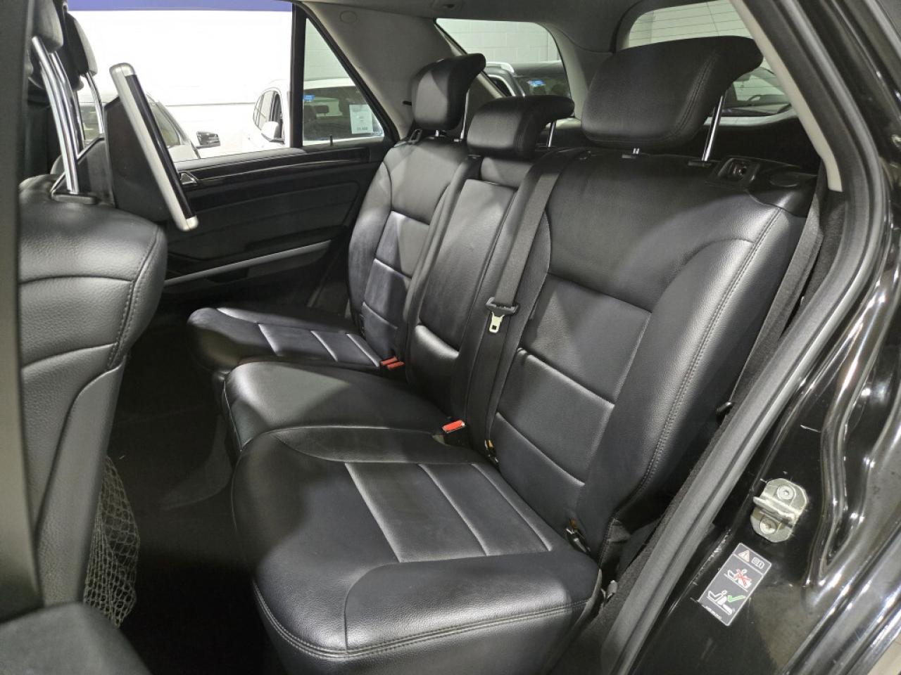 2011 Mercedes-Benz M-Class 4MATIC ML350 BlueTEC Blindspot Assist Navigation B Photo