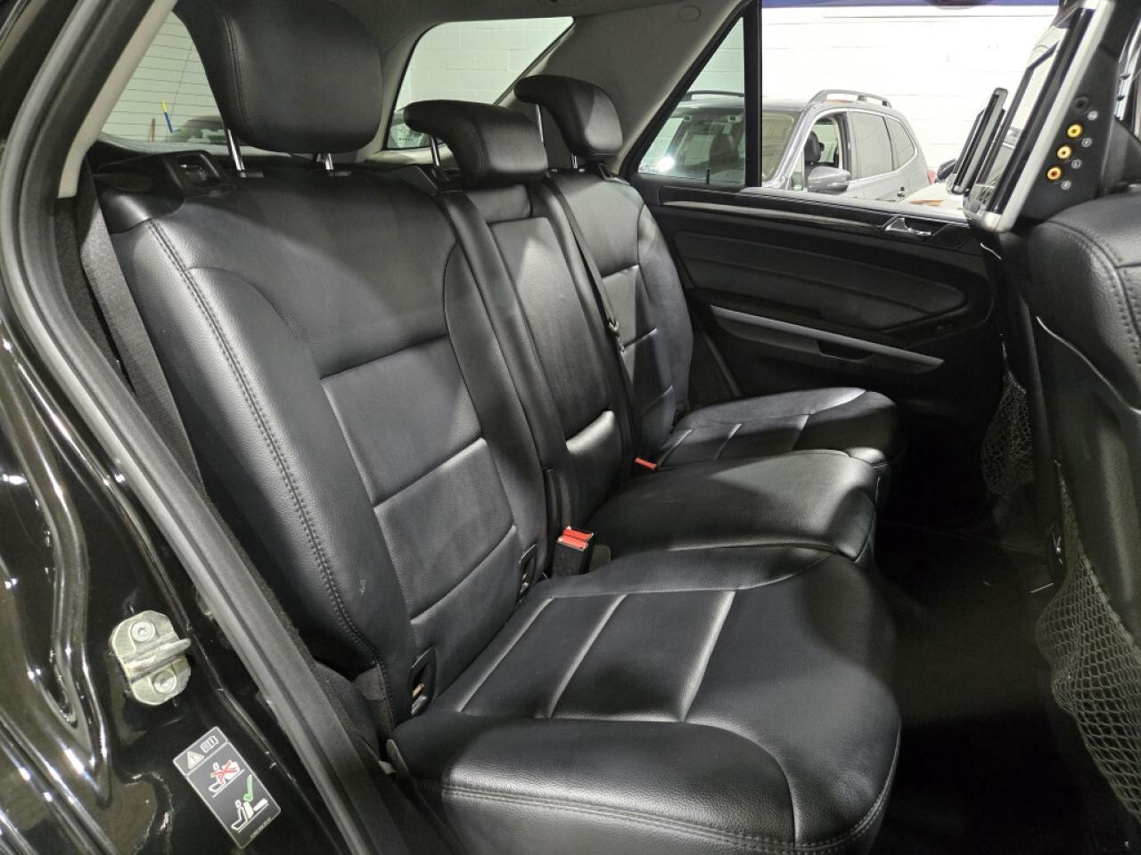 2011 Mercedes-Benz M-Class 4MATIC ML350 BlueTEC Blindspot Assist Navigation B Photo