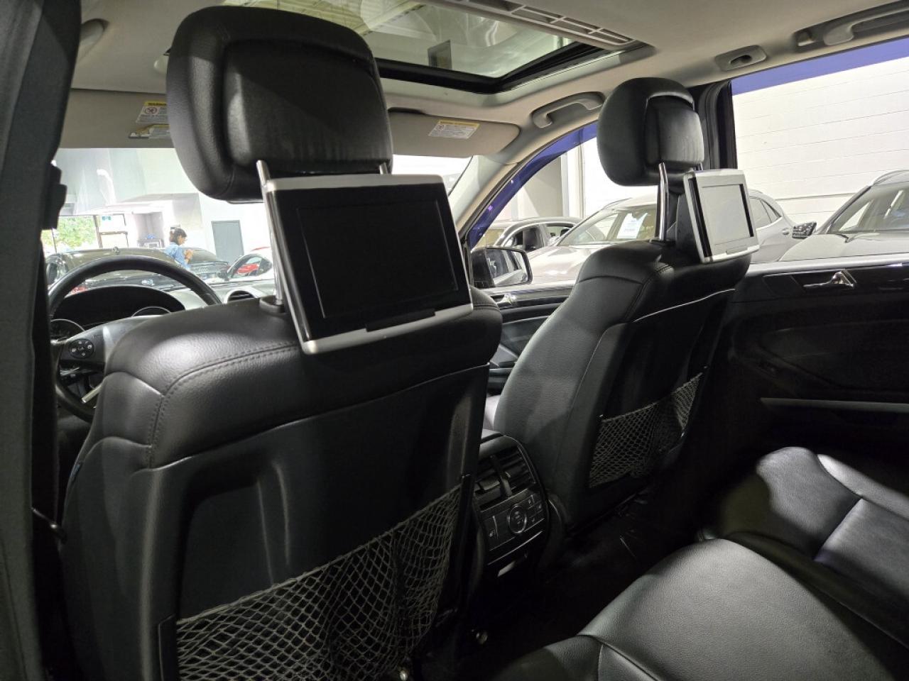 2011 Mercedes-Benz M-Class 4MATIC ML350 BlueTEC Blindspot Assist Navigation B Photo