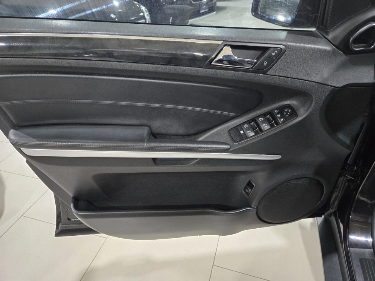 2011 Mercedes-Benz M-Class 4MATIC ML350 BlueTEC Blindspot Assist Navigation B Photo