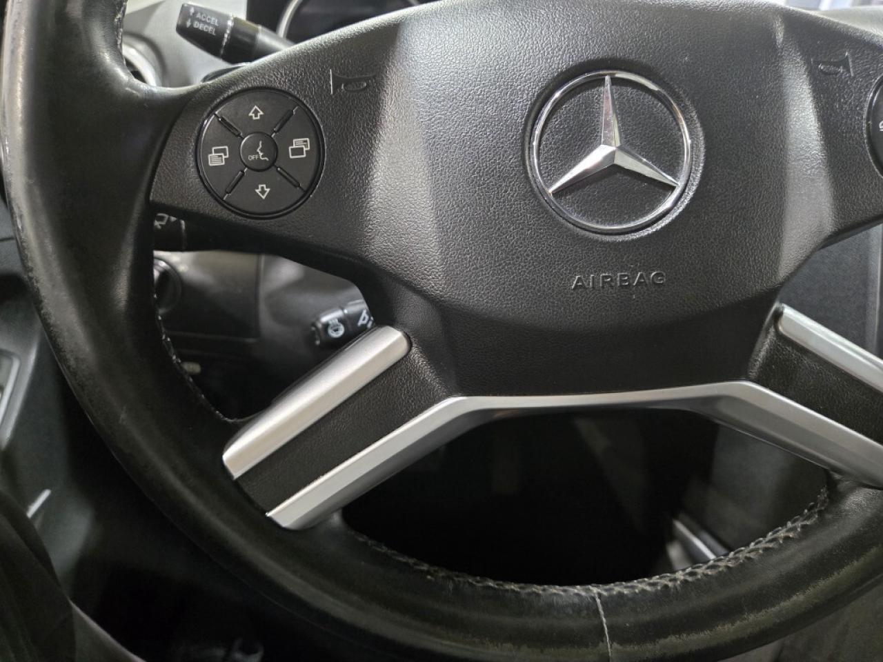 2011 Mercedes-Benz M-Class 4MATIC ML350 BlueTEC Blindspot Assist Navigation B Photo