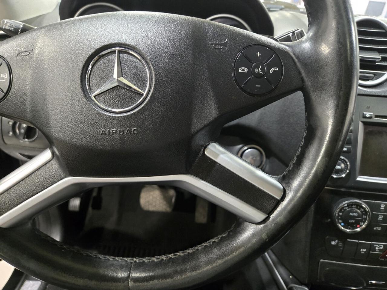 2011 Mercedes-Benz M-Class 4MATIC ML350 BlueTEC Blindspot Assist Navigation B Photo