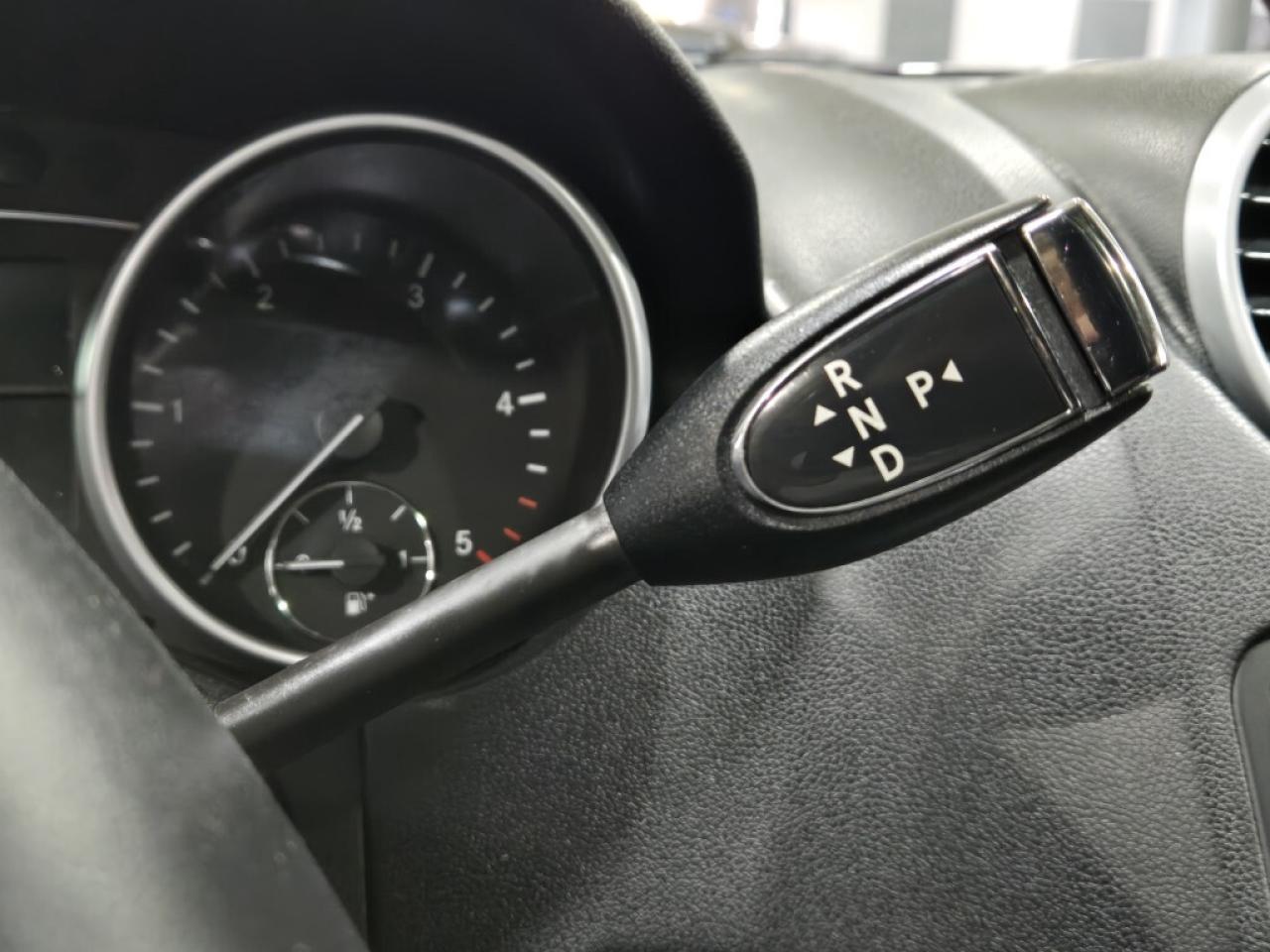 2011 Mercedes-Benz M-Class 4MATIC ML350 BlueTEC Blindspot Assist Navigation B Photo