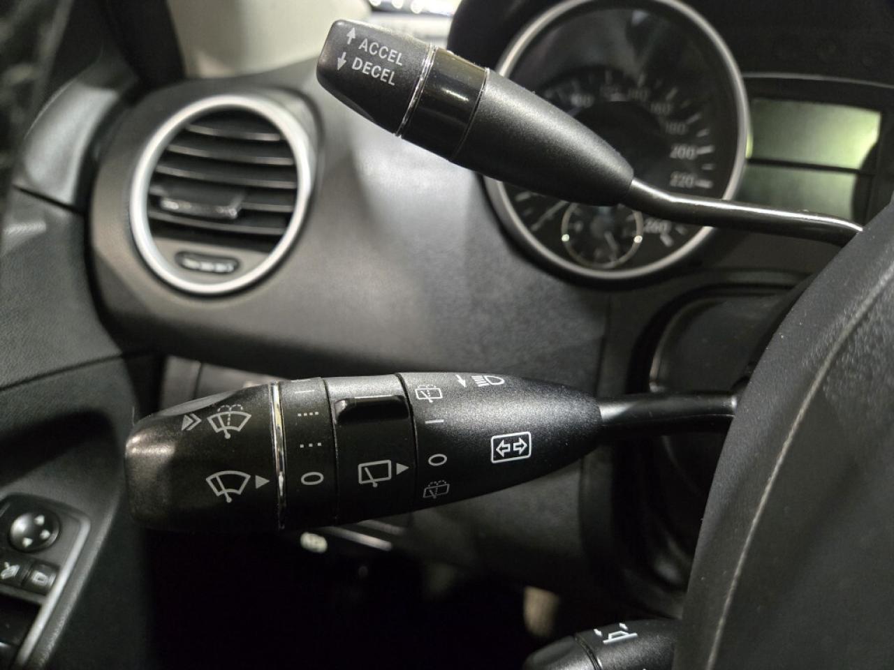 2011 Mercedes-Benz M-Class 4MATIC ML350 BlueTEC Blindspot Assist Navigation B Photo