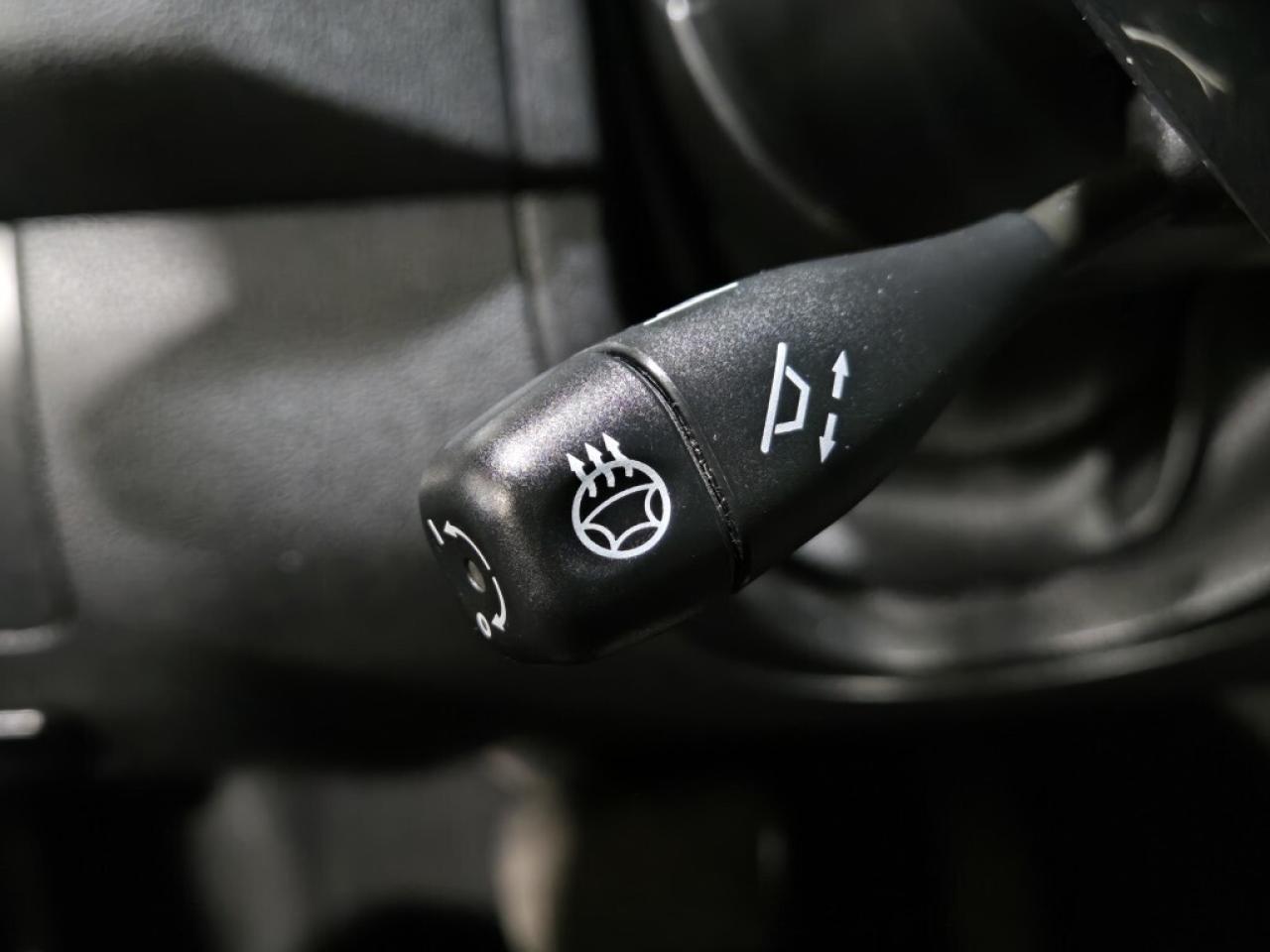 2011 Mercedes-Benz M-Class 4MATIC ML350 BlueTEC Blindspot Assist Navigation B Photo