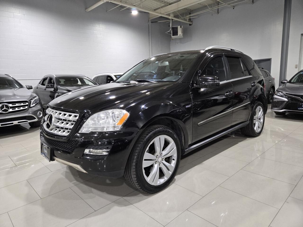 2011 Mercedes-Benz M-Class 4MATIC ML350 BlueTEC Blindspot Assist Navigation B Photo