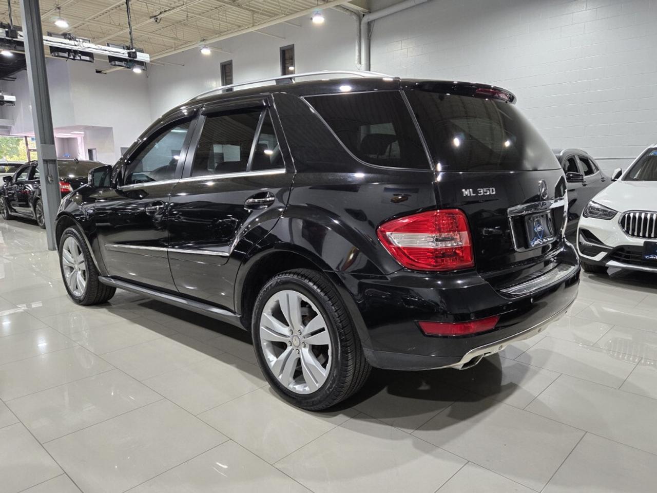2011 Mercedes-Benz M-Class 4MATIC ML350 BlueTEC Blindspot Assist Navigation B Photo