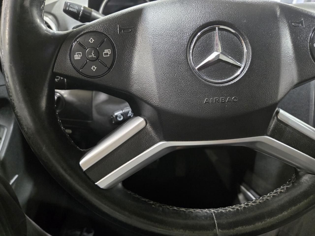 2011 Mercedes-Benz M-Class 4MATIC ML350 BlueTEC Blindspot Assist Navigation B Photo