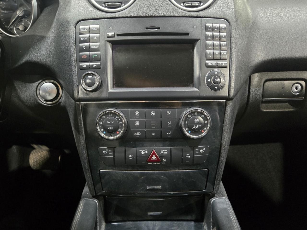 2011 Mercedes-Benz M-Class 4MATIC ML350 BlueTEC Blindspot Assist Navigation B Photo