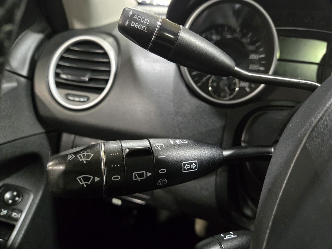 2011 Mercedes-Benz M-Class 4MATIC ML350 BlueTEC Blindspot Assist Navigation B Photo