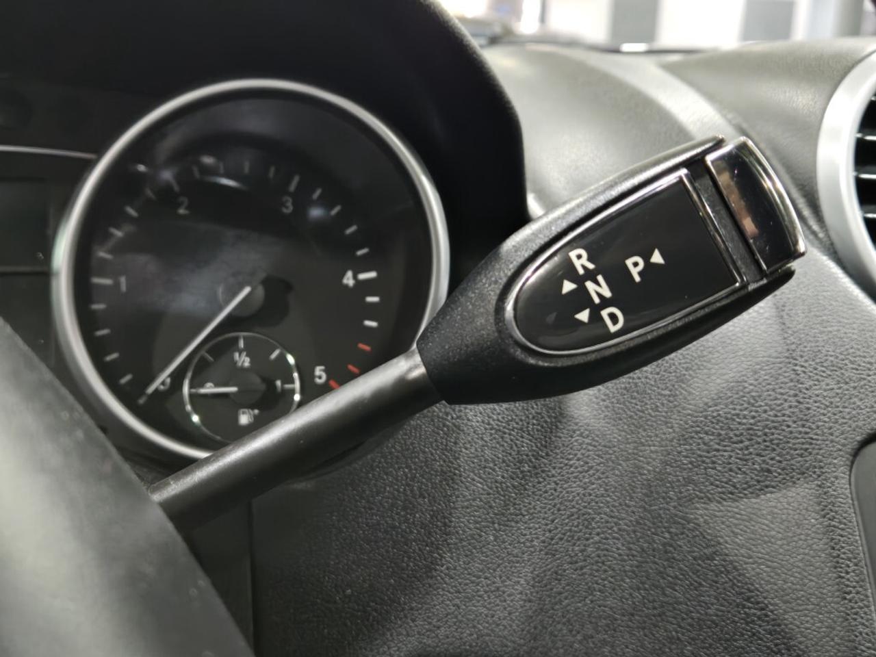 2011 Mercedes-Benz M-Class 4MATIC ML350 BlueTEC Blindspot Assist Navigation B Photo