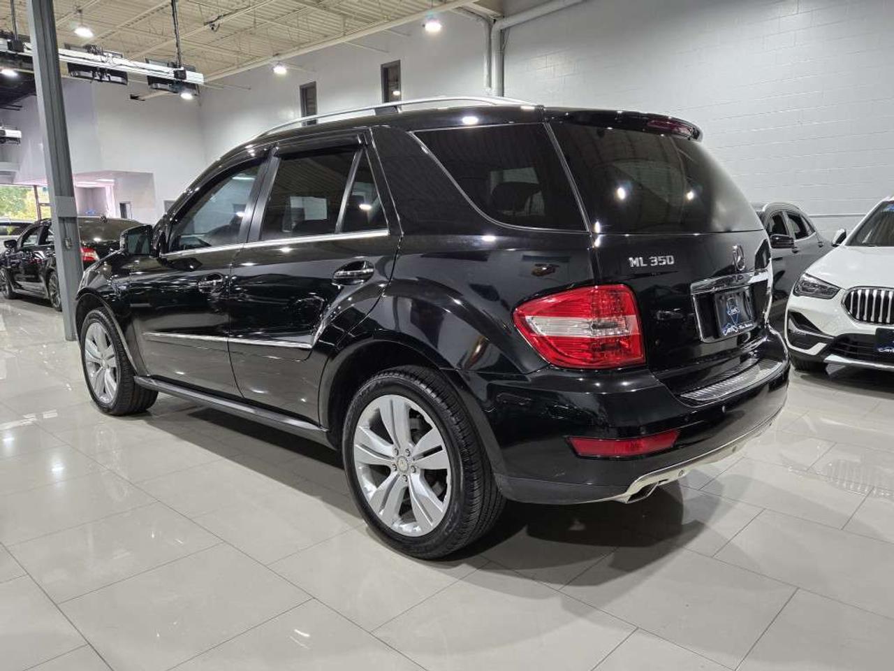2011 Mercedes-Benz M-Class 4MATIC ML350 BlueTEC Blindspot Assist Navigation Bluetooth Backup Cam Photo4