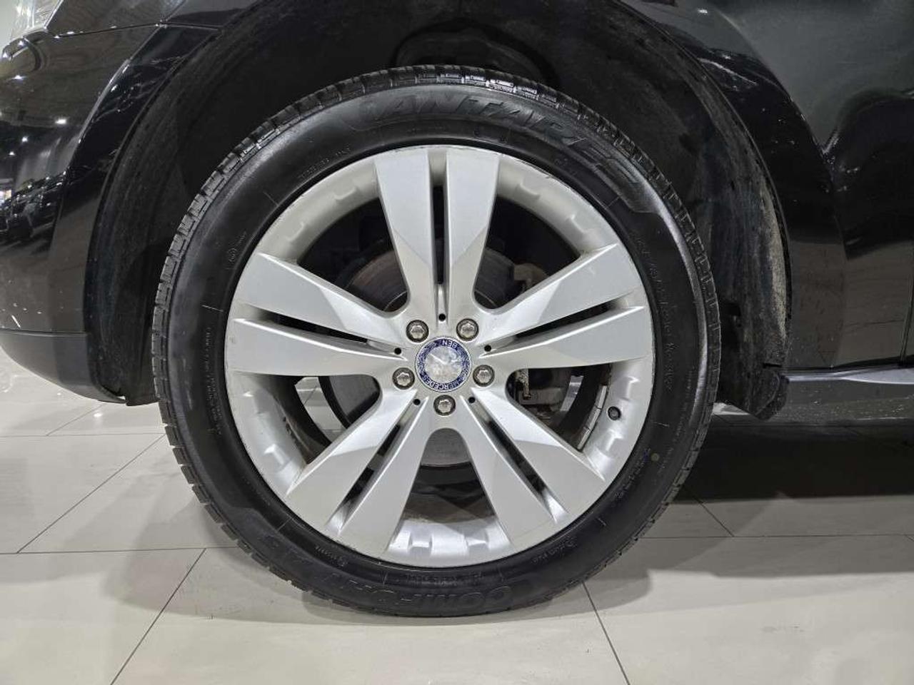 2011 Mercedes-Benz M-Class 4MATIC ML350 BlueTEC Blindspot Assist Navigation Bluetooth Backup Cam Photo
