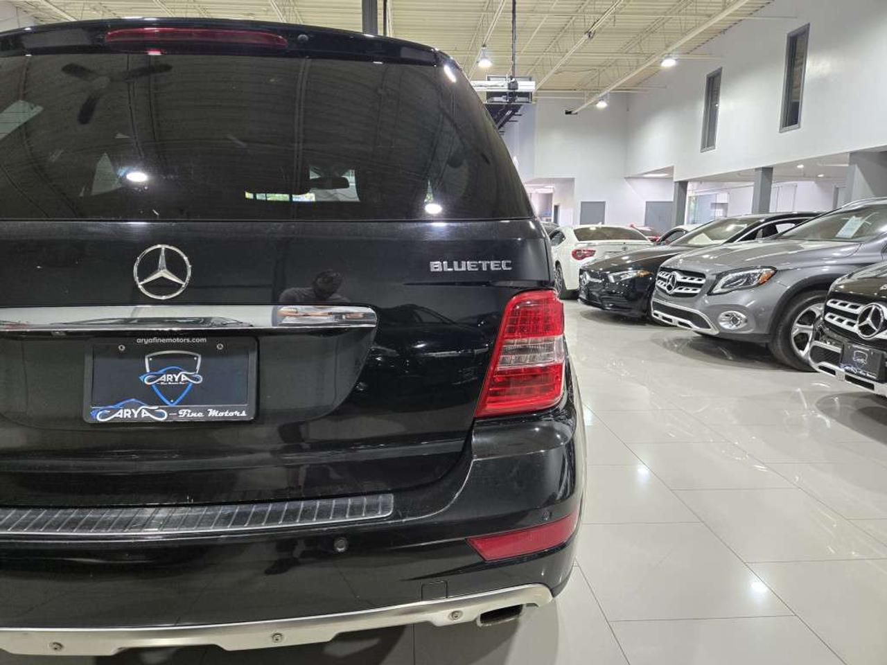 2011 Mercedes-Benz M-Class 4MATIC ML350 BlueTEC Blindspot Assist Navigation Bluetooth Backup Cam Photo