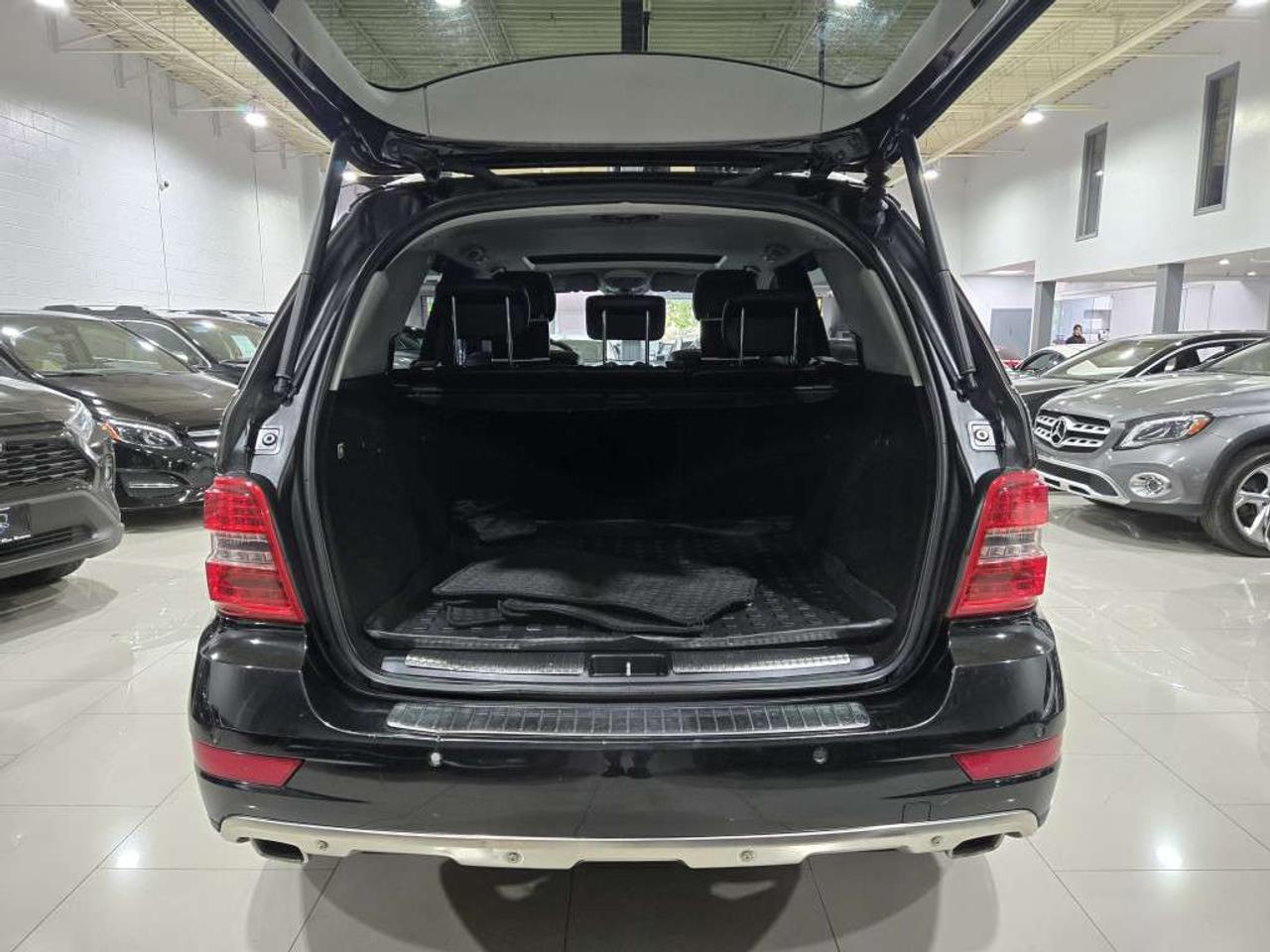2011 Mercedes-Benz M-Class 4MATIC ML350 BlueTEC Blindspot Assist Navigation Bluetooth Backup Cam Photo