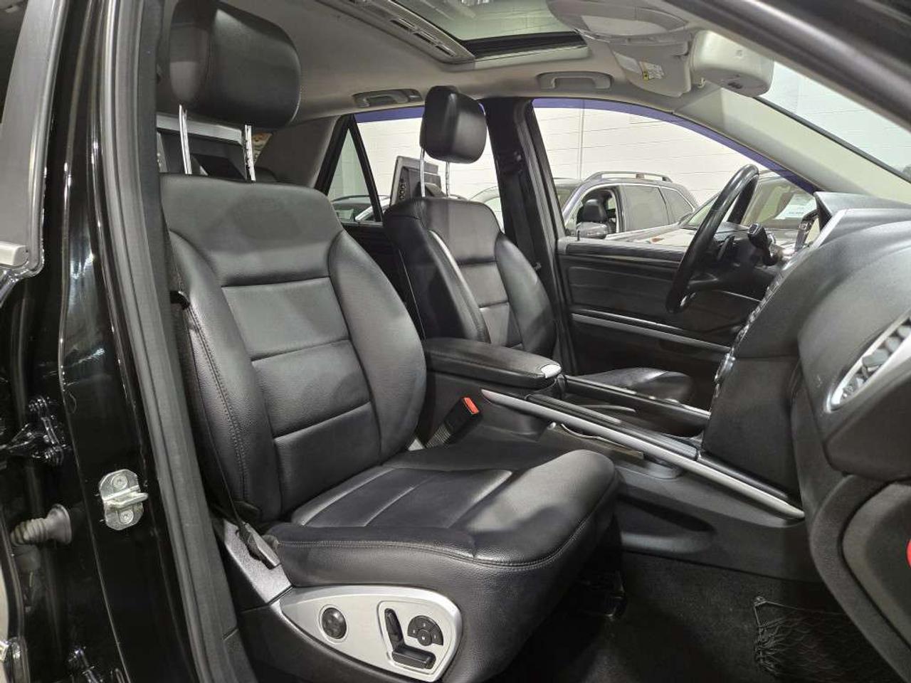 2011 Mercedes-Benz M-Class 4MATIC ML350 BlueTEC Blindspot Assist Navigation Bluetooth Backup Cam Photo