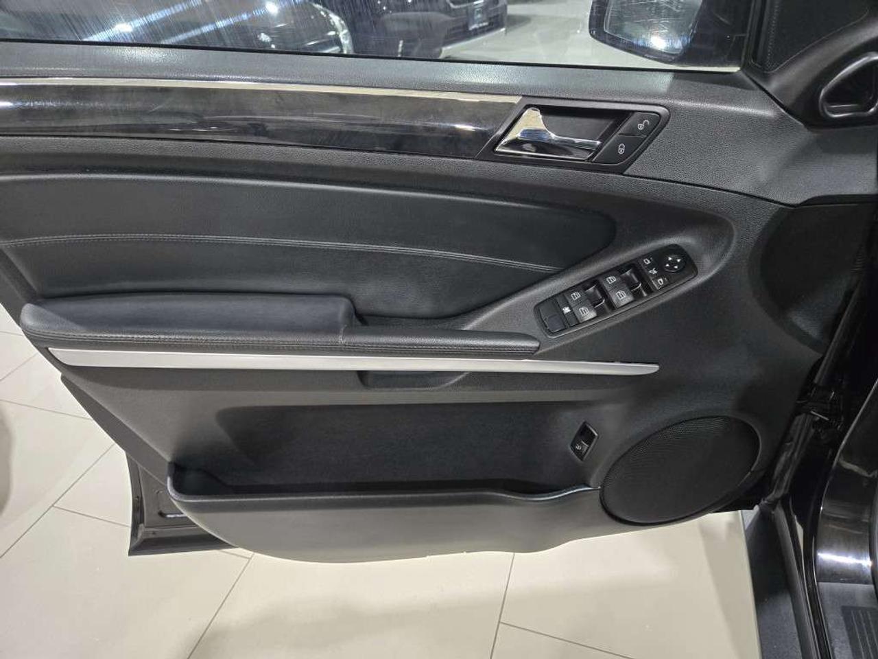 2011 Mercedes-Benz M-Class 4MATIC ML350 BlueTEC Blindspot Assist Navigation Bluetooth Backup Cam Photo