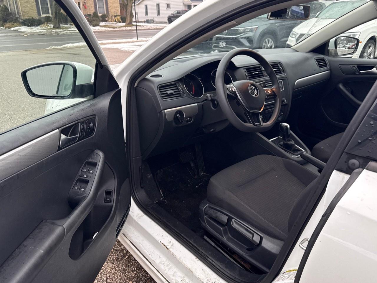 2017 Volkswagen Jetta Sedan 4dr 1.4 TSI Auto Trendline+ Photo