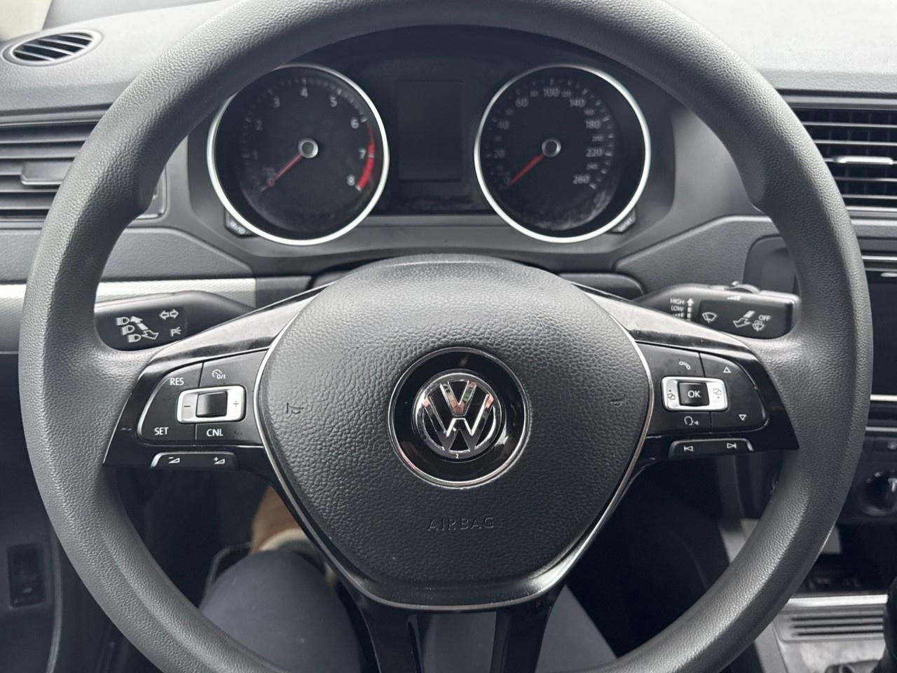 2017 Volkswagen Jetta Sedan 4dr 1.4 TSI Auto Trendline+ Photo