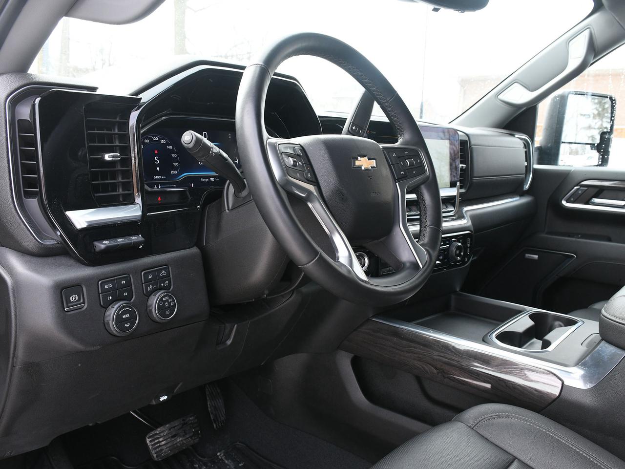 2024 Chevrolet SILVERADO 2500HD LTZ Built in Canada   Certified   NAVI   Low Milea Photo