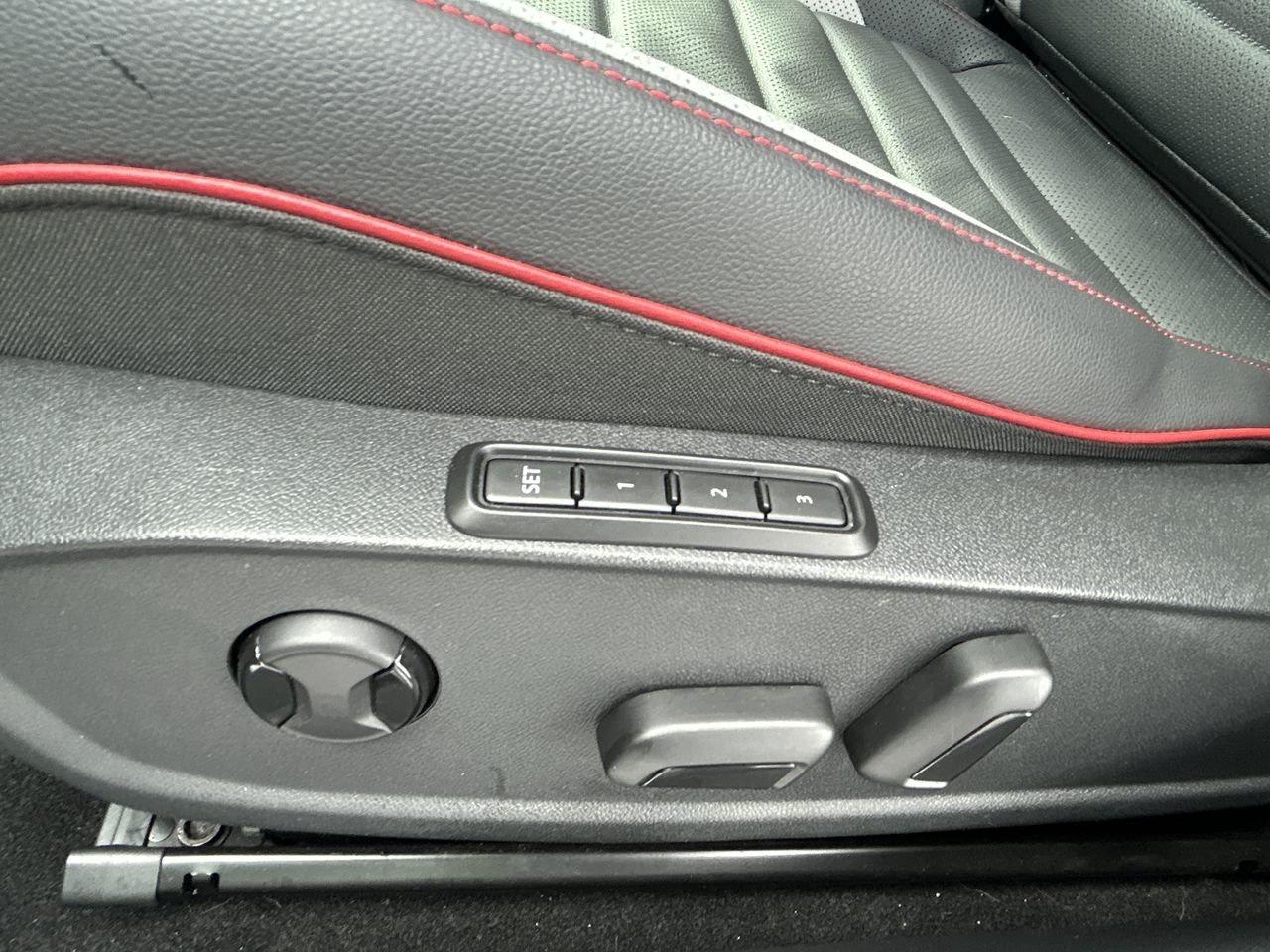 2024 Volkswagen Golf GTI Performance Auto   Accident-Free Photo