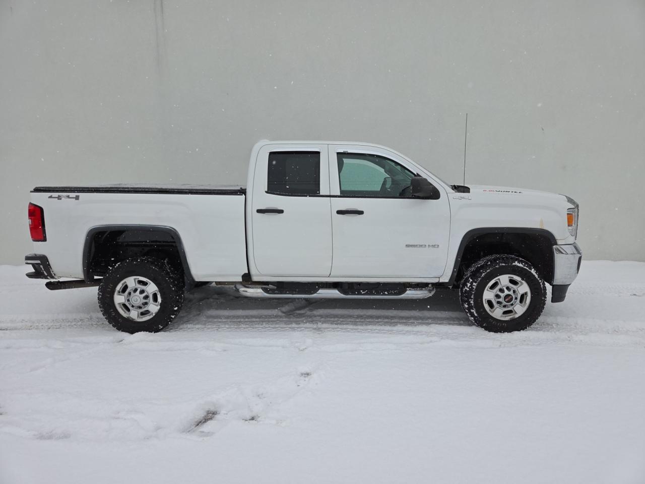 2016 GMC SIERRA 2500HD 4WD DOUBLE CAB-SHORT BOX-TONNEAU COVER-CERTIFIED Photo