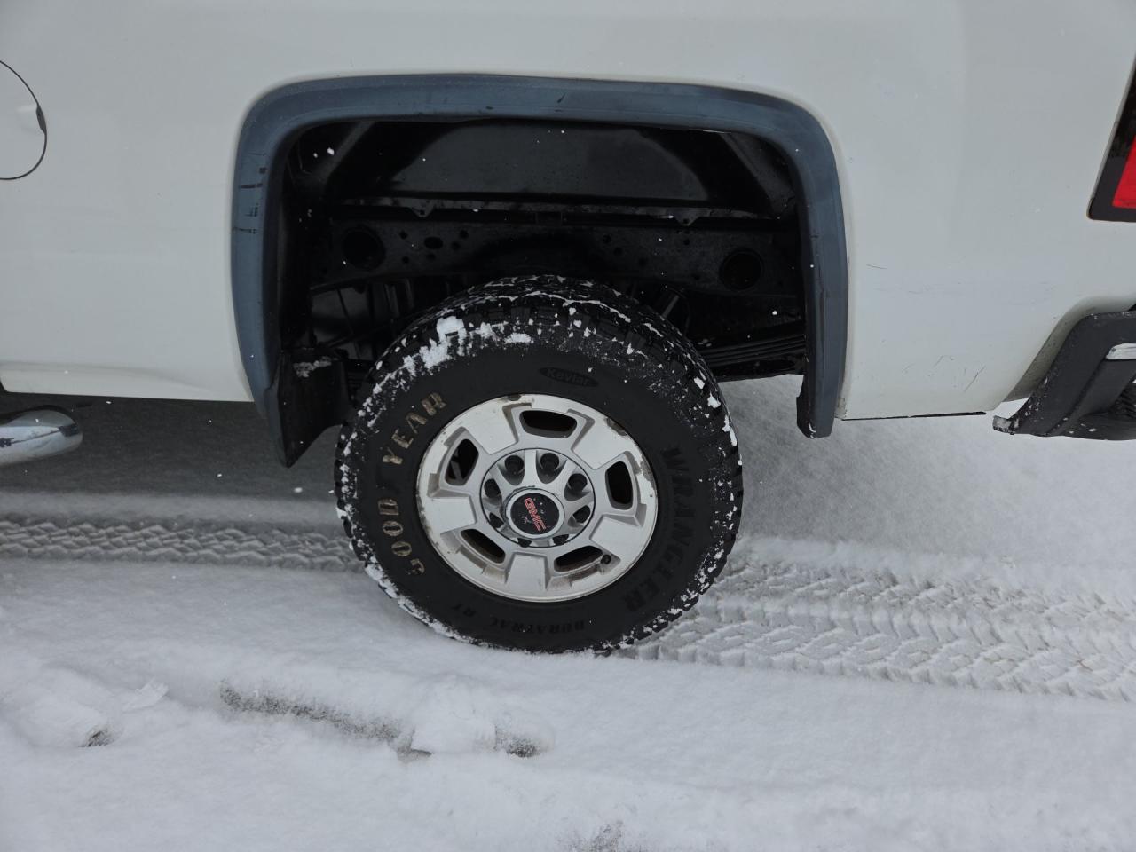 2016 GMC SIERRA 2500HD 4WD DOUBLE CAB-SHORT BOX-TONNEAU COVER-CERTIFIED Photo