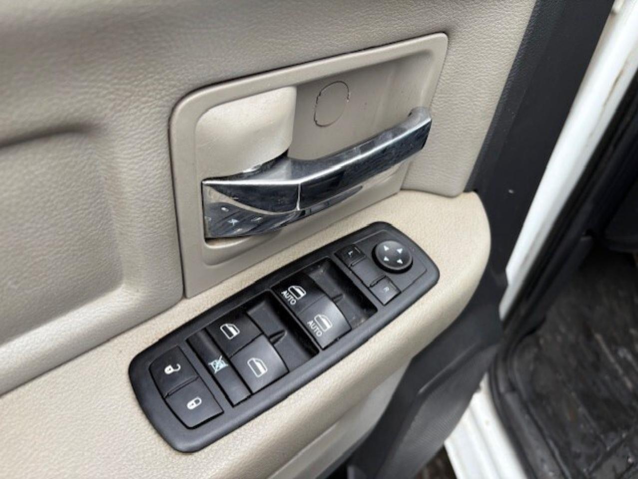 2011 RAM 2500 SLT 4WD **6.7L CUMMINS DIESEL-CREW CAB-SHORT BOX** Photo