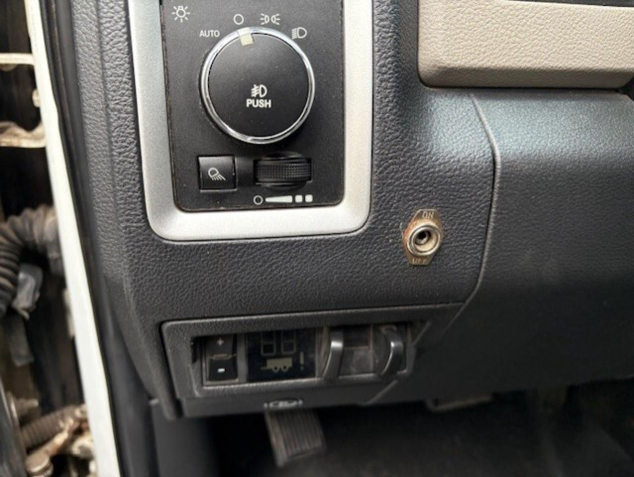 2011 RAM 2500 SLT 4WD **6.7L CUMMINS DIESEL-CREW CAB-SHORT BOX** Photo