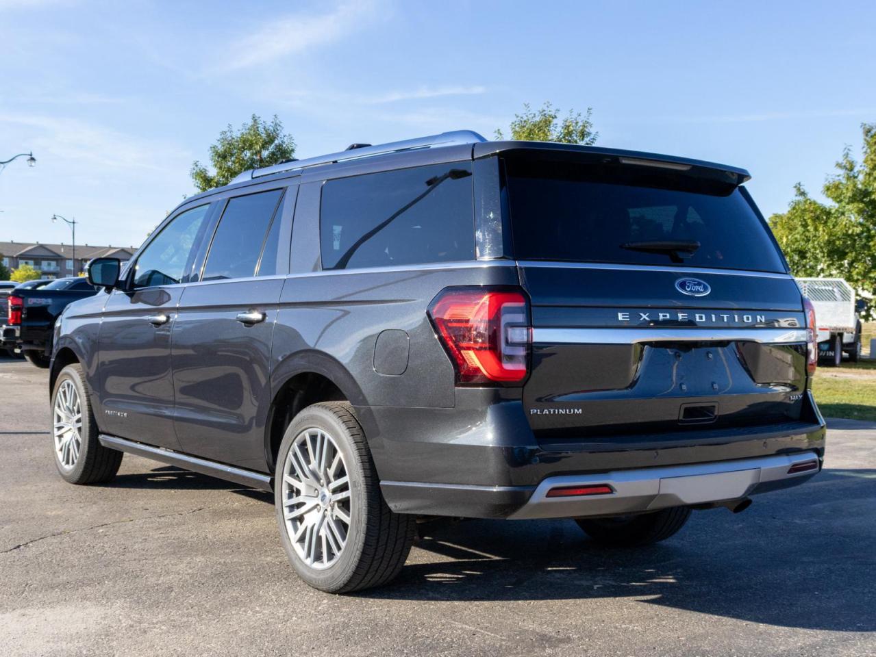 2023 Ford Expedition Max Platinum 4dr 4x4 Photo3