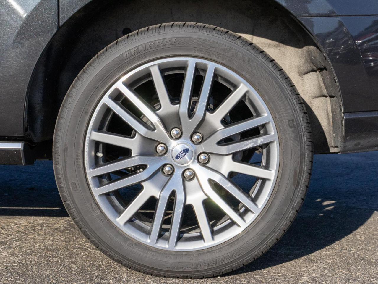 2023 Ford Expedition Max Platinum 4dr 4x4 Photo