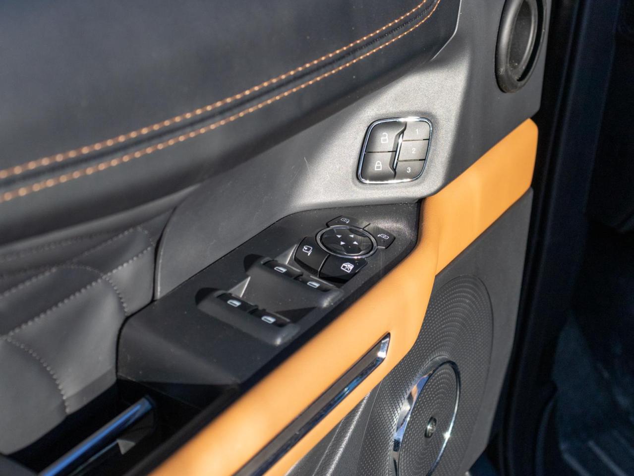 2023 Ford Expedition Max Platinum 4dr 4x4 Photo