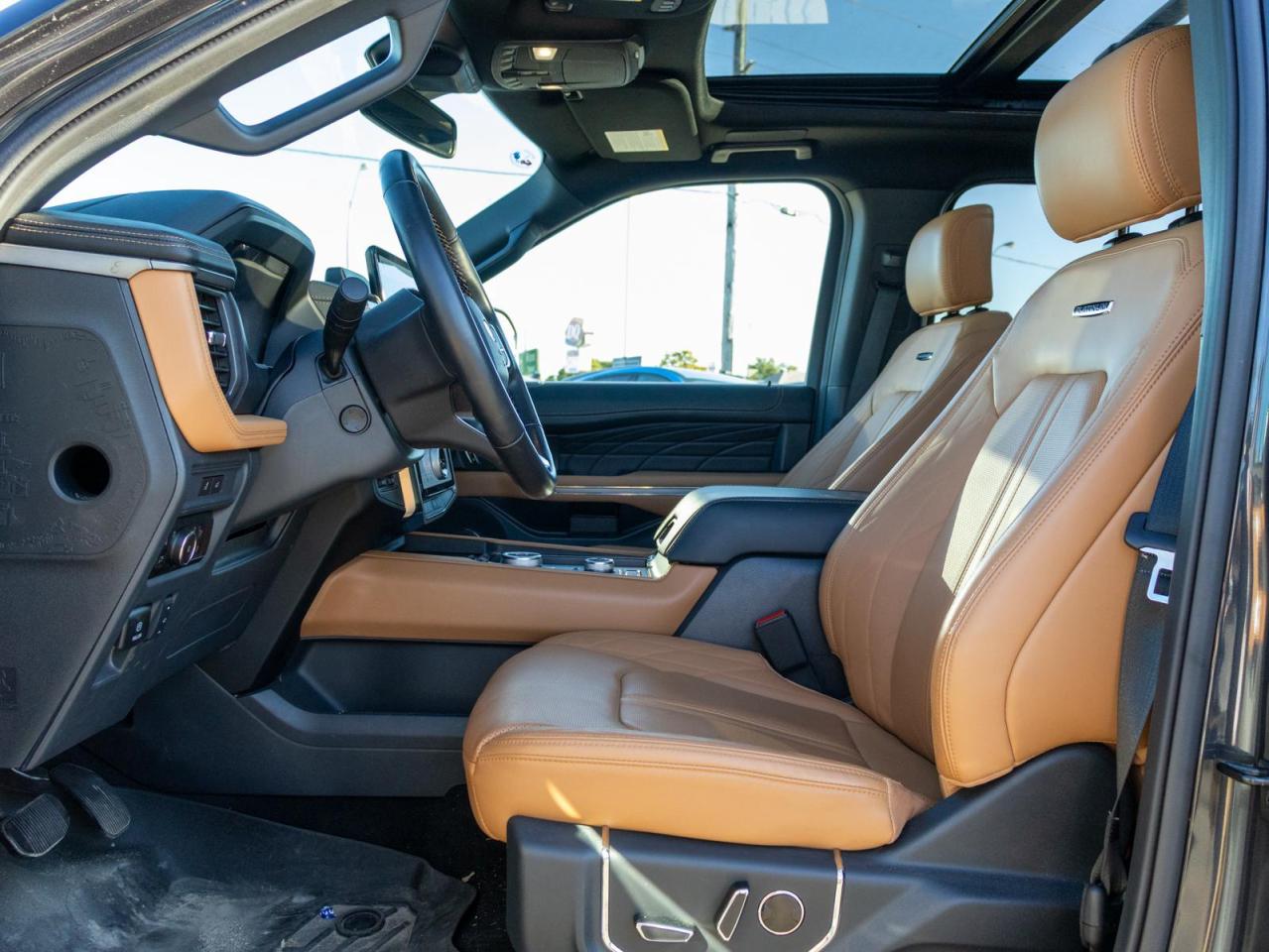 2023 Ford Expedition Max Platinum 4dr 4x4 Photo