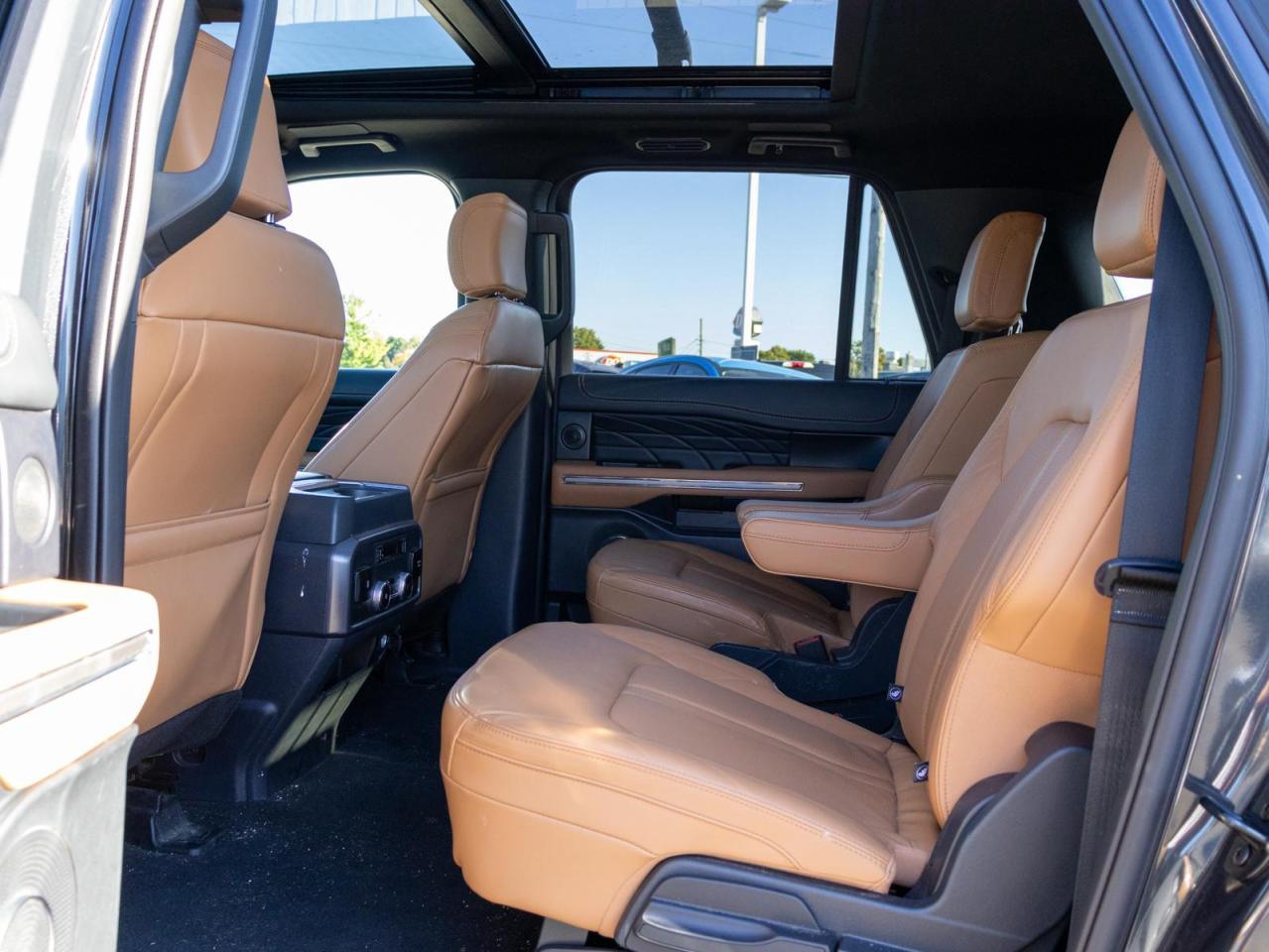 2023 Ford Expedition Max Platinum 4dr 4x4 Photo