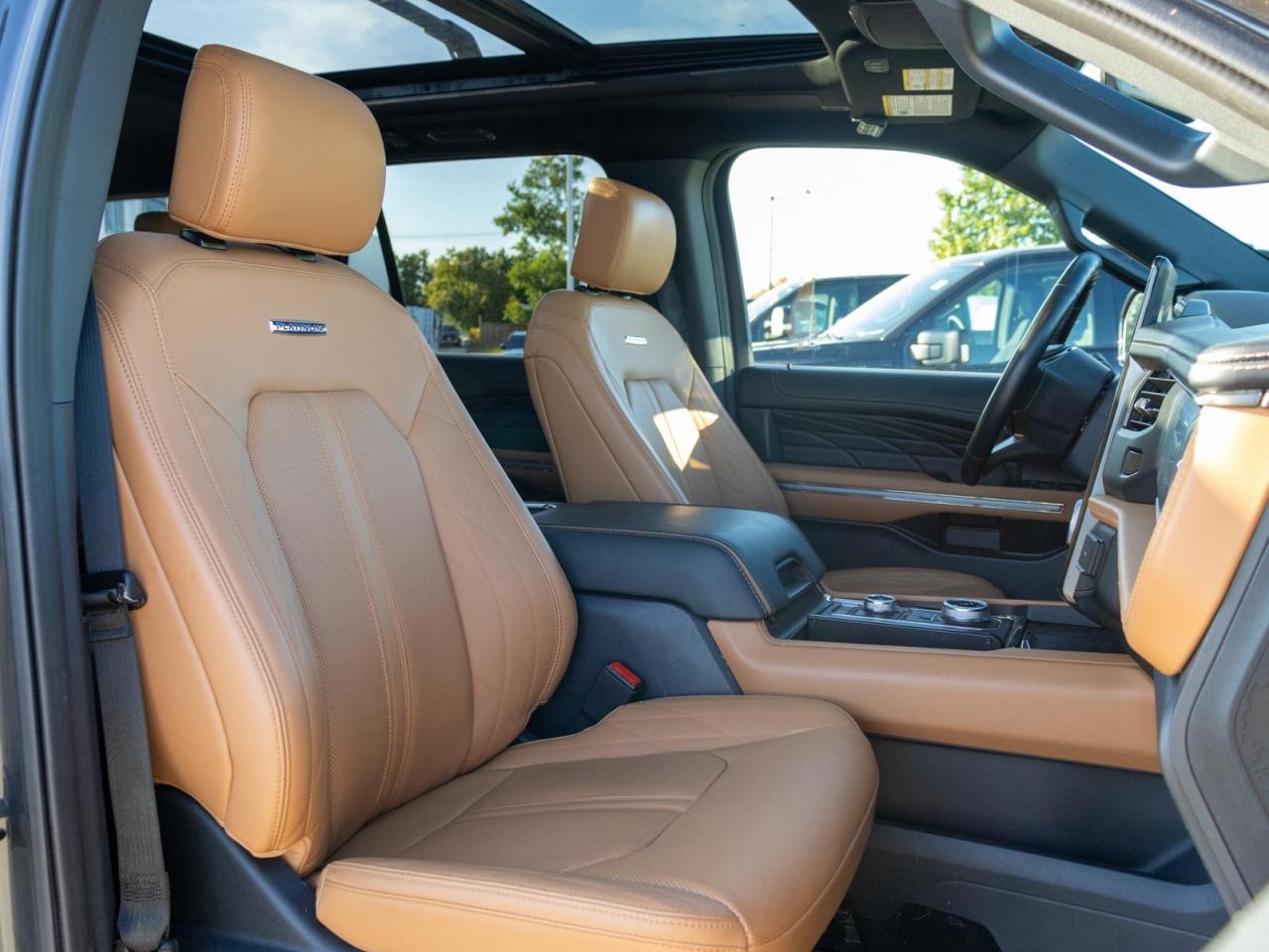 2023 Ford Expedition Max Platinum 4dr 4x4 Photo