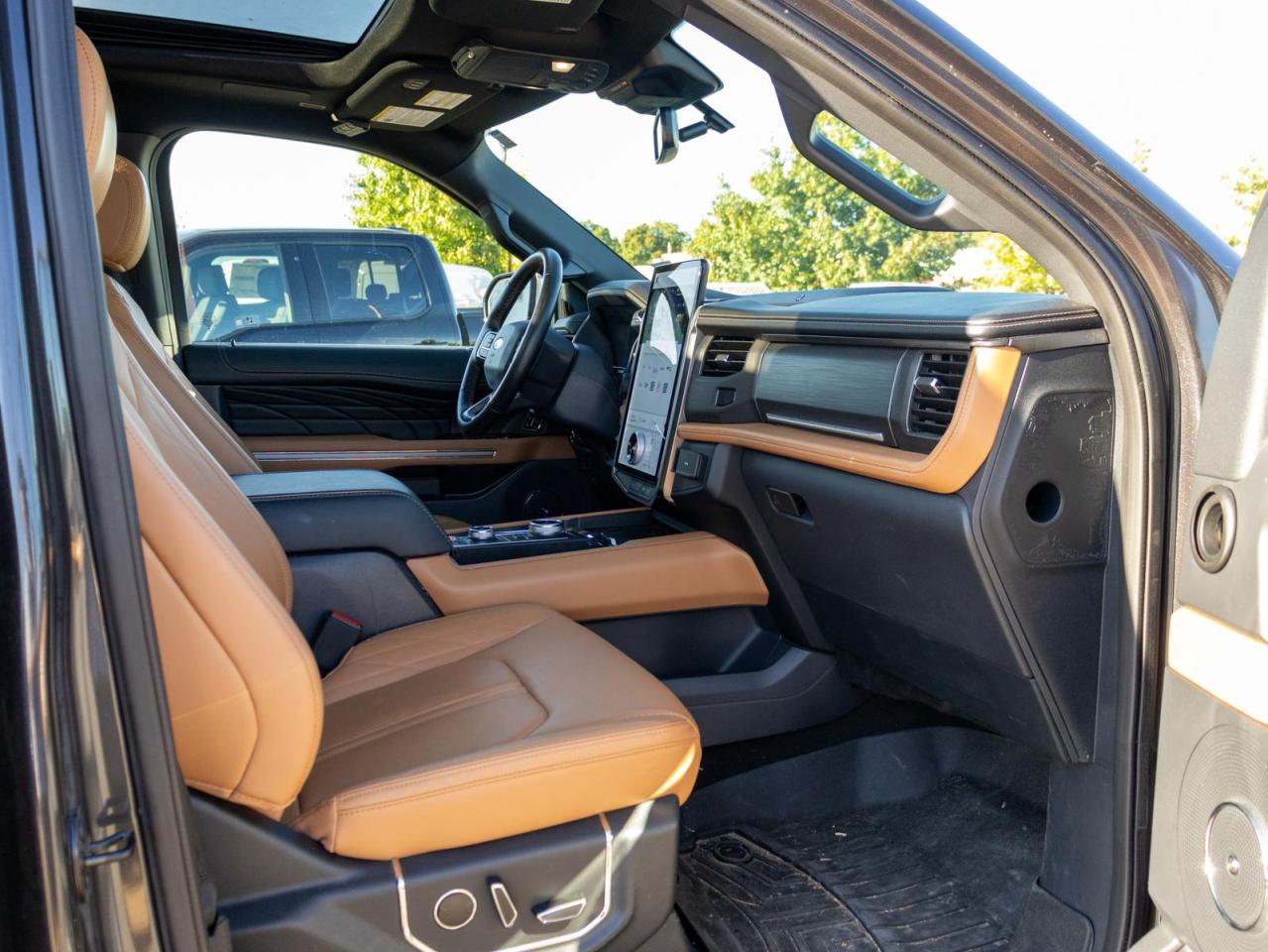 2023 Ford Expedition Max Platinum 4dr 4x4 Photo