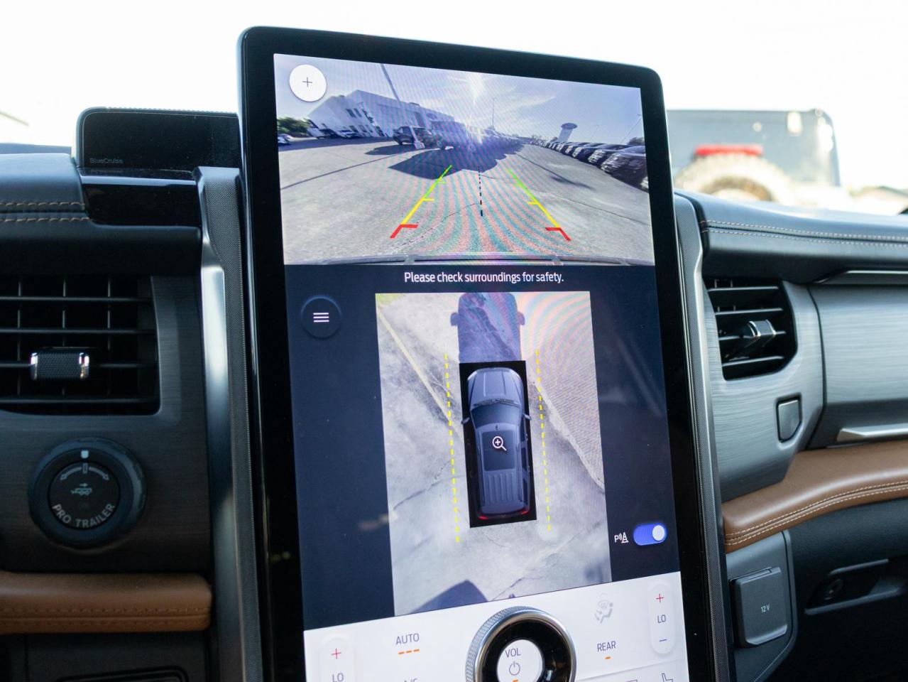 2023 Ford Expedition Max Platinum 4dr 4x4 Photo