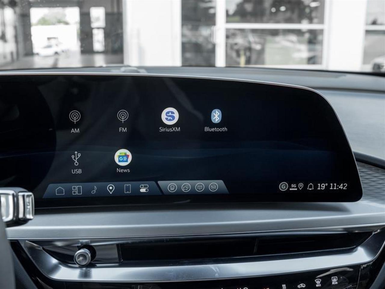 2026 Cadillac LYRIQ Luxury 4dr Photo