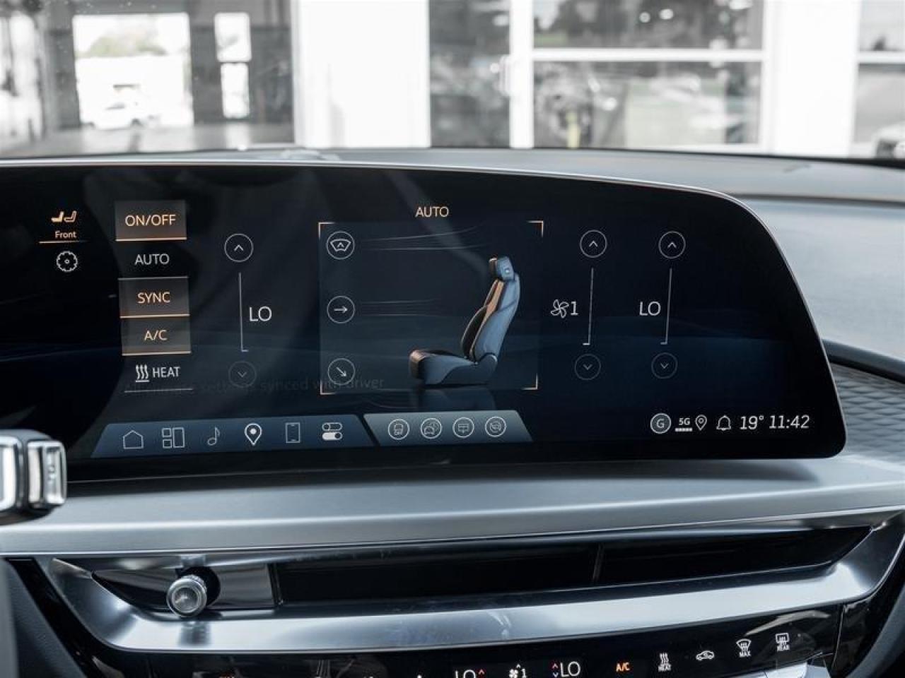 2026 Cadillac LYRIQ Luxury 4dr Photo