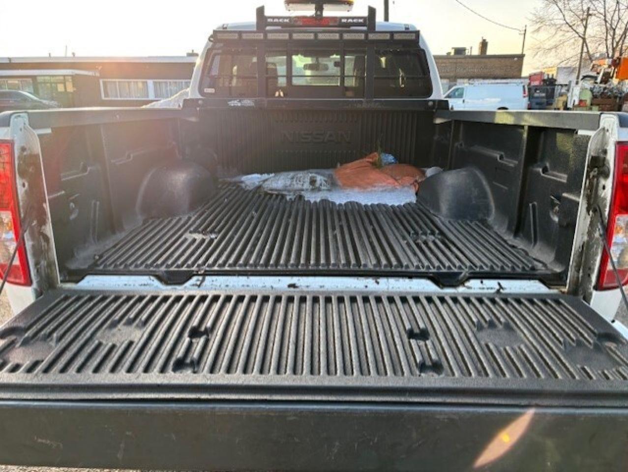 2014 Nissan Frontier SV KING CAB-1 OWNER-NO ACCIDENTS-CERTIFIED-TOW PKG Photo