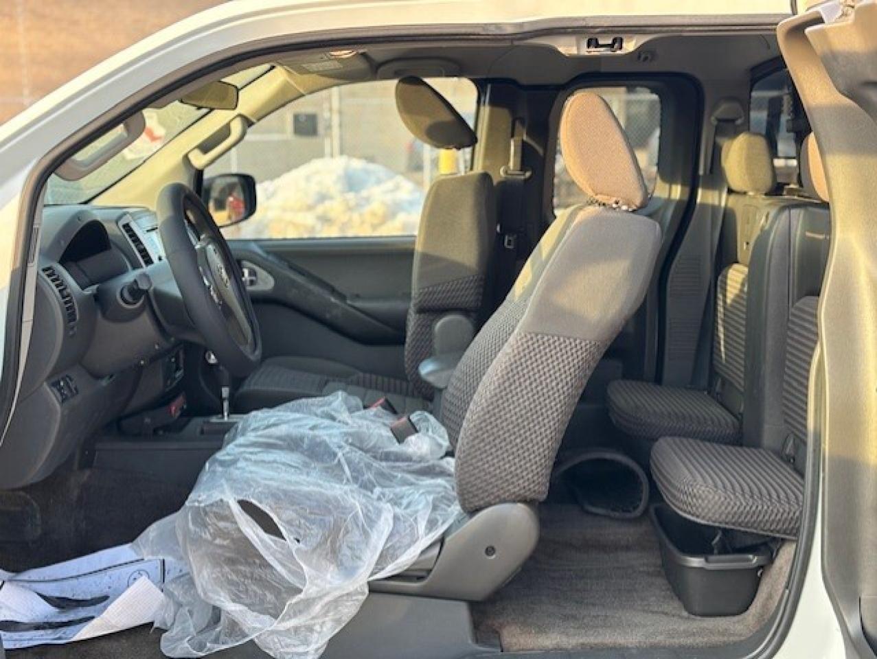 2014 Nissan Frontier SV KING CAB-1 OWNER-NO ACCIDENTS-CERTIFIED-TOW PKG Photo